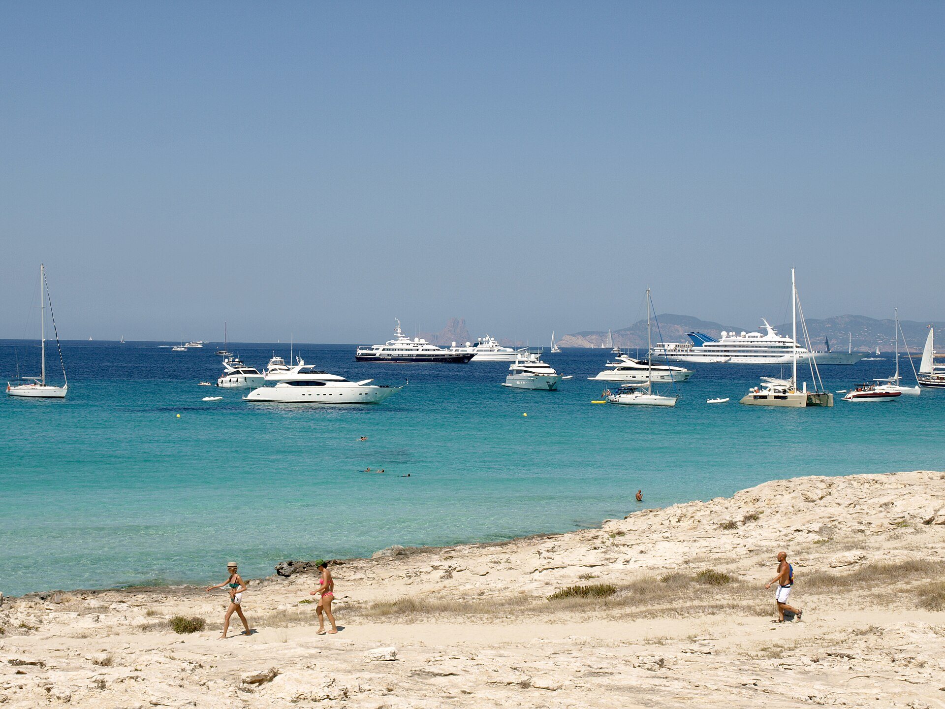 White sand and shallow turquoise water at Ses Illetes, Formentera